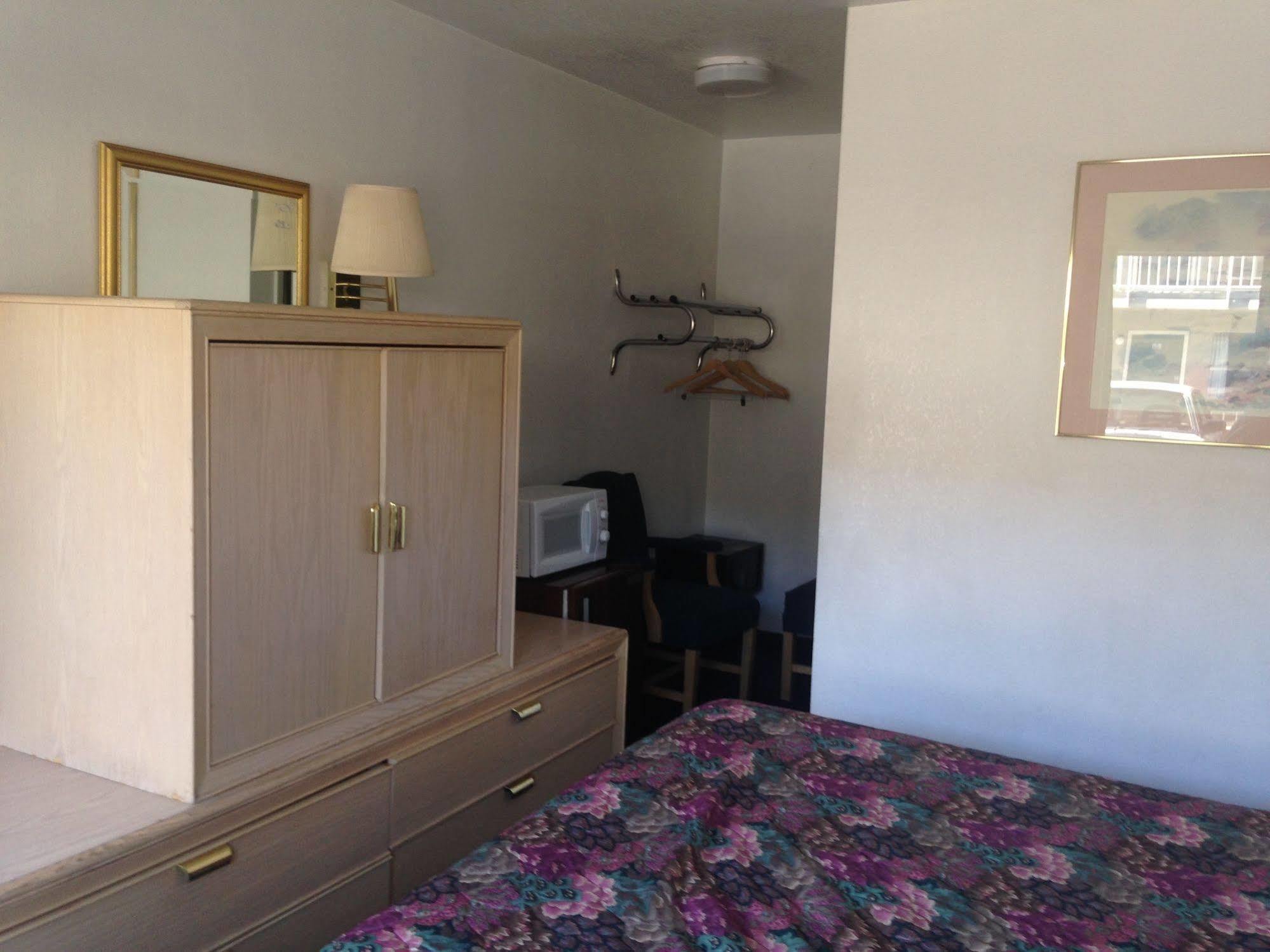 American Budget Inn And Suites-Modesto Extérieur photo